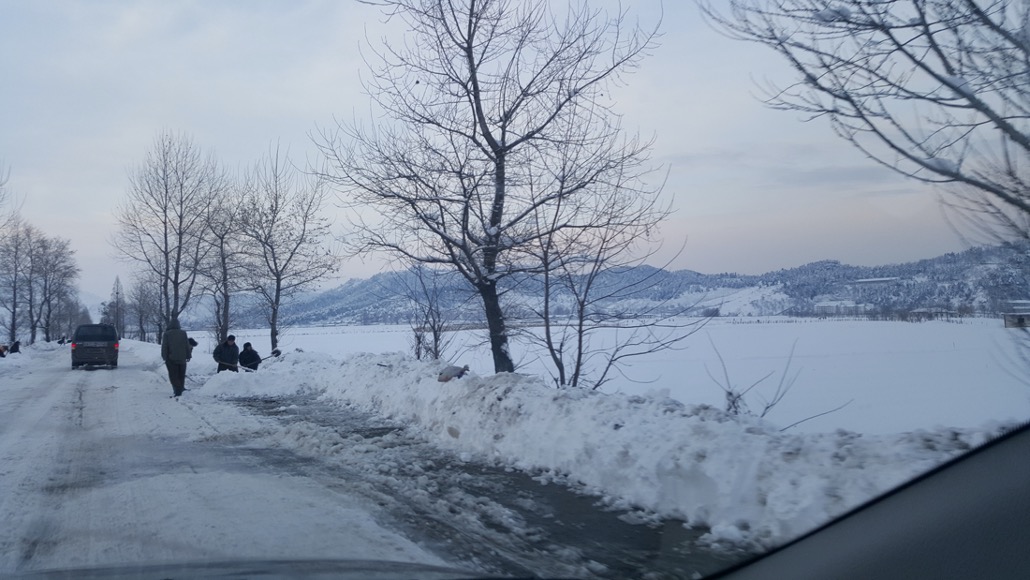 在冰天雪地中的北韓街景。（圖／林振祿長老提供）